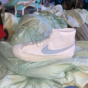 Nike White and Light Blue High-Top Sneakers BQ6806-106